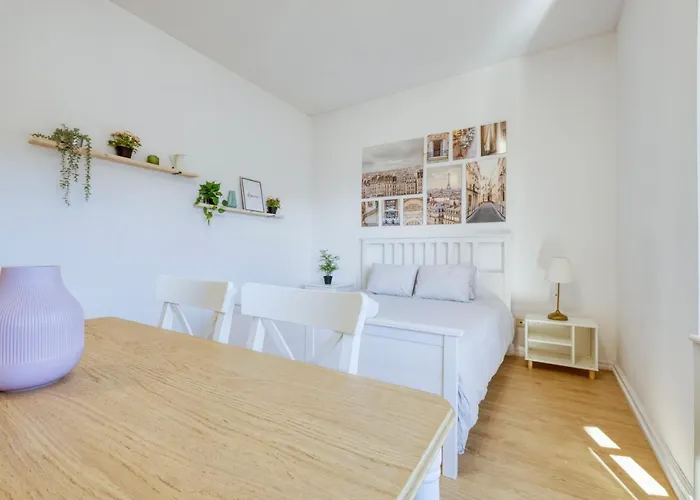 Travel And Live Faria Guimaraes *